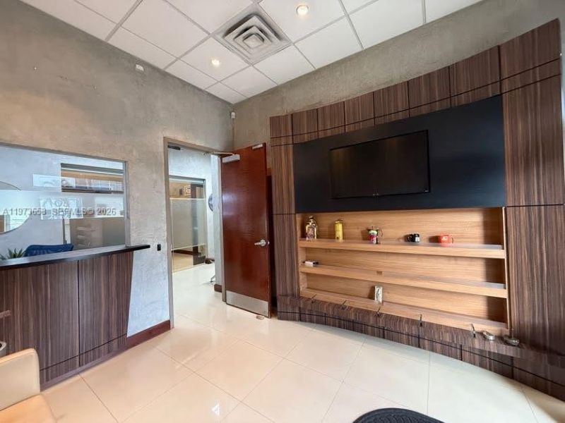 7620 NW 25th St, Unit 5, Miami, FL 33122 Photo