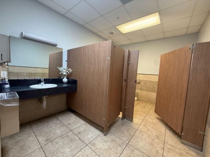 7620 NW 25th St, Unit 5, Miami, FL 33122 Photo