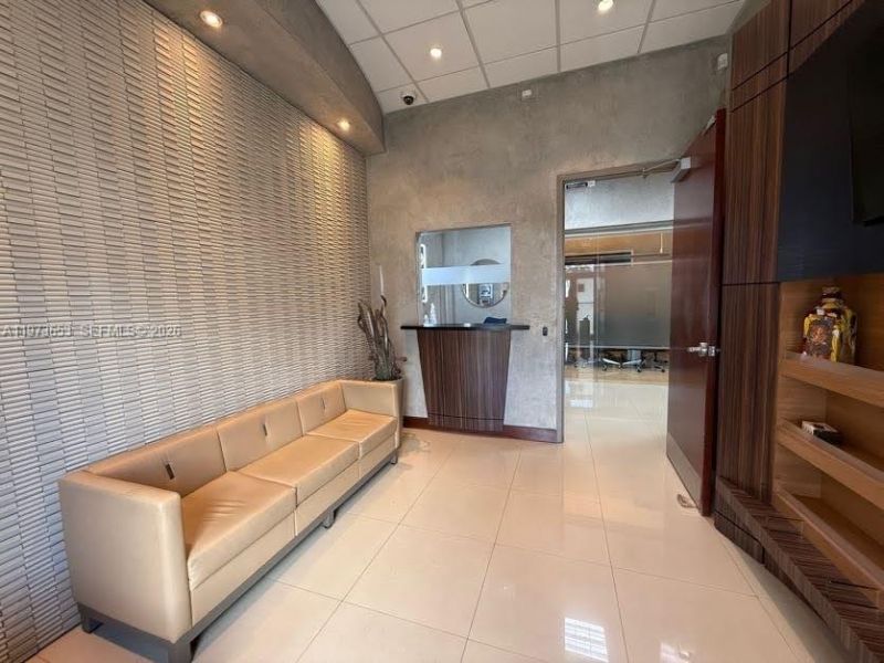 7620 NW 25th St, Unit 5, Miami, FL 33122 Photo