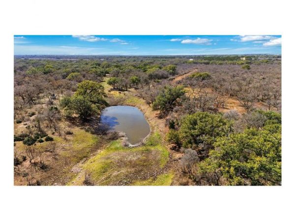 914 County Road 351, Hondo, TX 78861