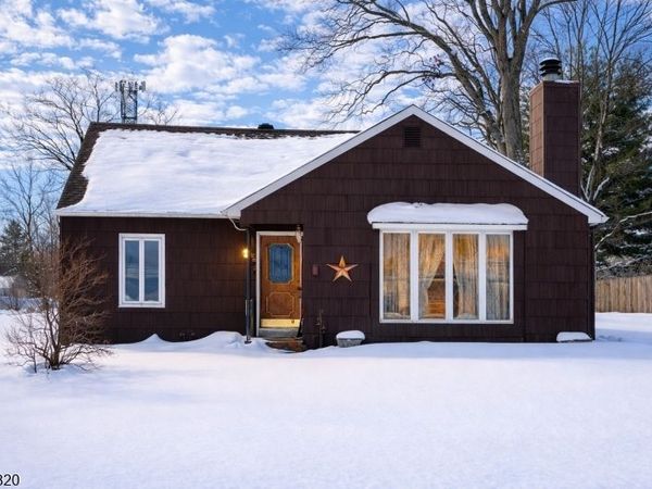 23 Phillips Pl, Green Brook, NJ 08812