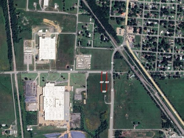 15th Street , Wagoner, OK 74467