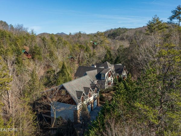 3385 Birds Creek Rd, Sevierville, TN 37876