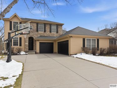 559 S 182 Street, Omaha, NE 68022