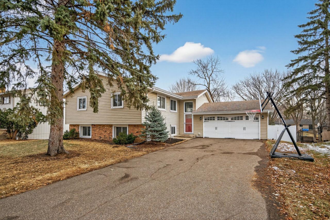 6806 Deerwood Lane N, Maple Grove, MN 55369 Main Photo