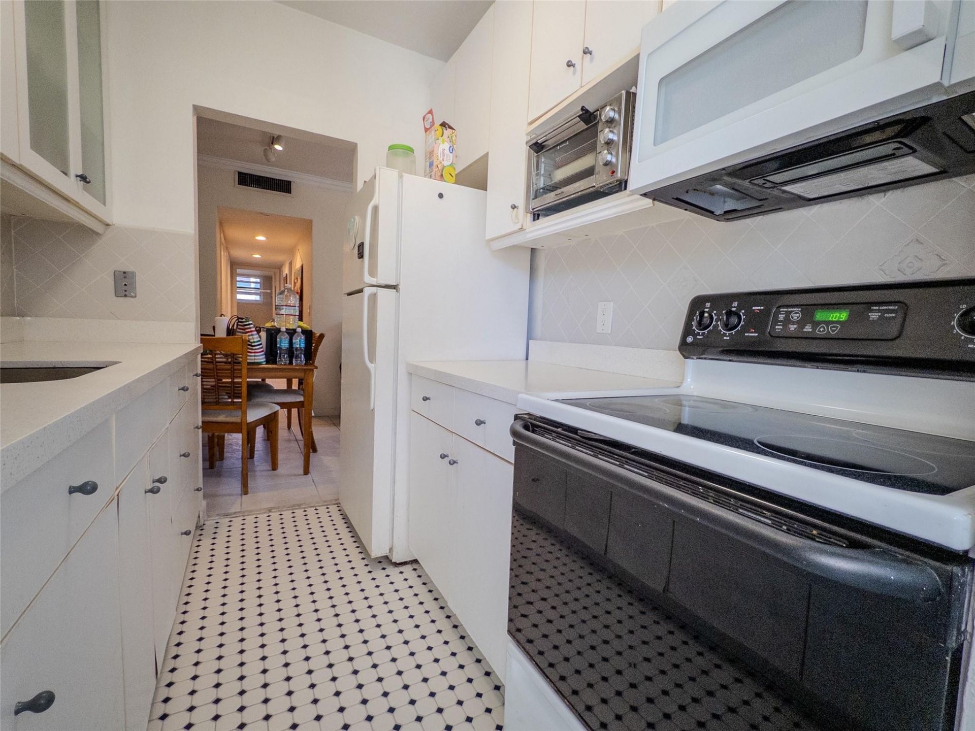 2430 NE 135th Street, Unit 302, North Miami, FL 33181 Photo