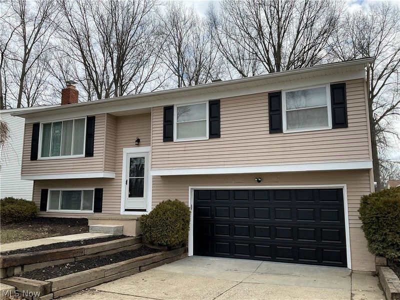 541 Howells Court, Eastlake, OH 44095 Photo 2