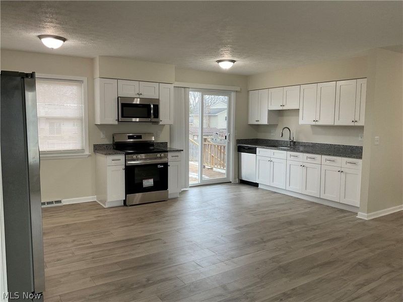 541 Howells Court, Eastlake, OH 44095 Photo 3