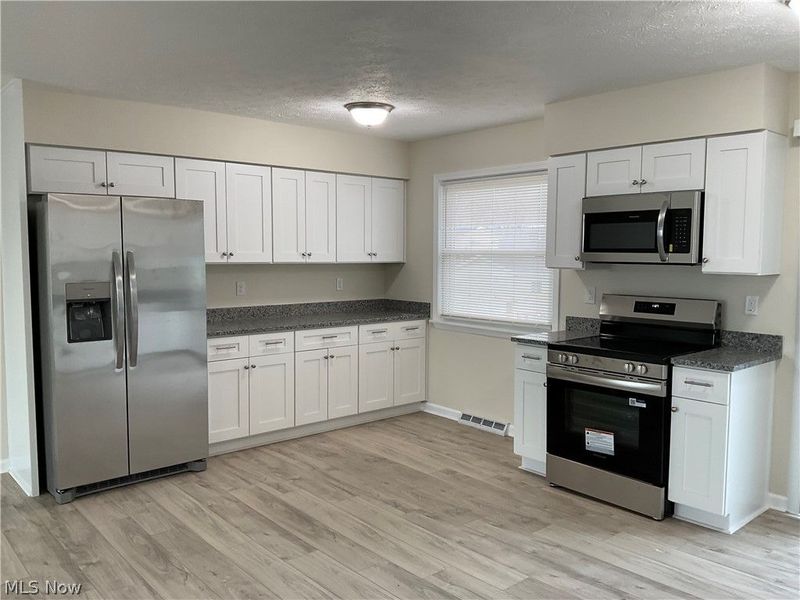 541 Howells Court, Eastlake, OH 44095 Photo 5