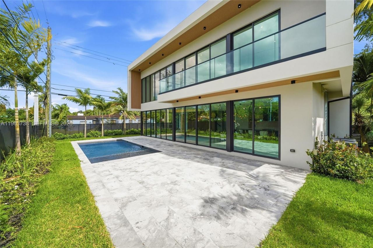 4401 SW 14th St, Miami, FL 33134 Photo