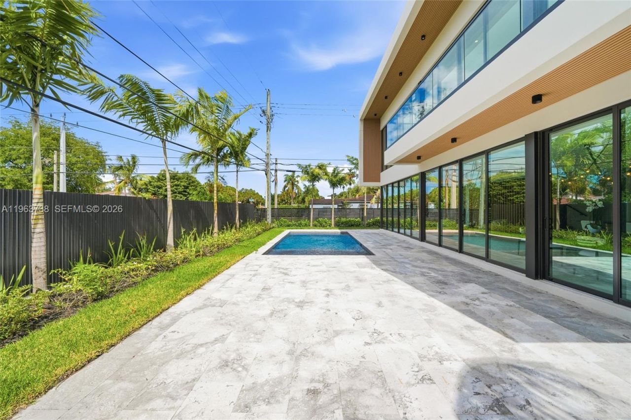 4401 SW 14th St, Miami, FL 33134 Photo