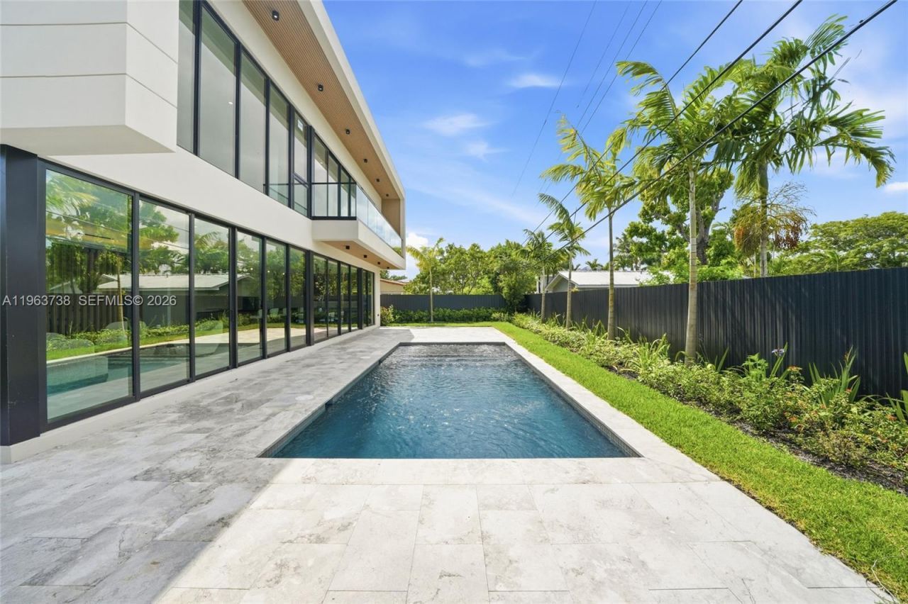4401 SW 14th St, Miami, FL 33134 Photo