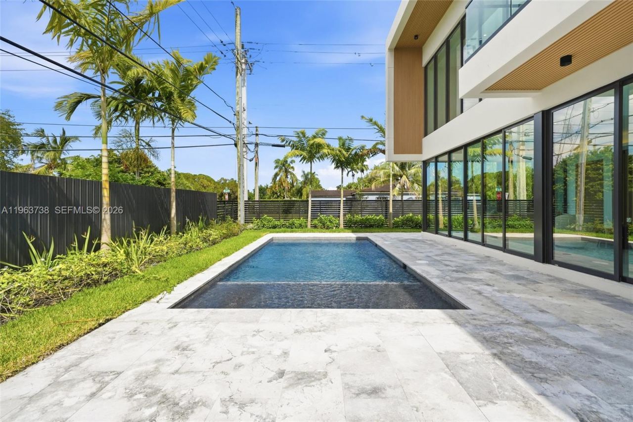 4401 SW 14th St, Miami, FL 33134 Photo