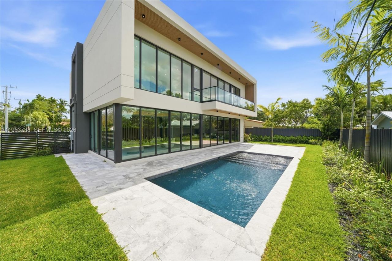 4401 SW 14th St, Miami, FL 33134 Photo