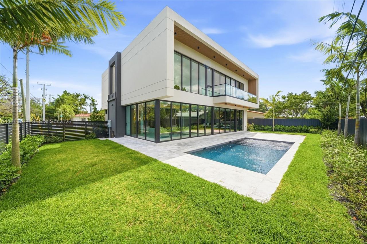 4401 SW 14th St, Miami, FL 33134 Photo