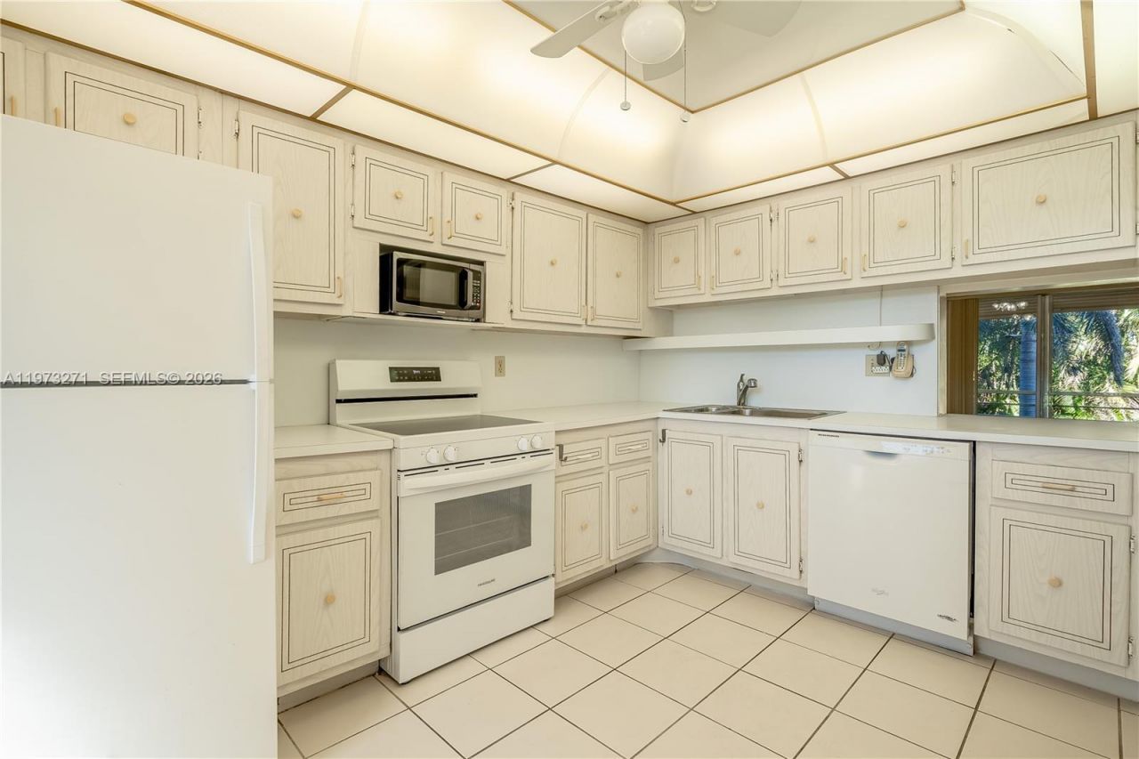 1445 Atlantic Shores Blvd, Unit 210, Hallandale Beach, FL 33009 Photo