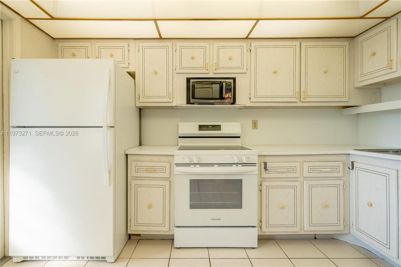 1445 Atlantic Shores Blvd, Unit 210, Hallandale Beach, FL 33009 Photo