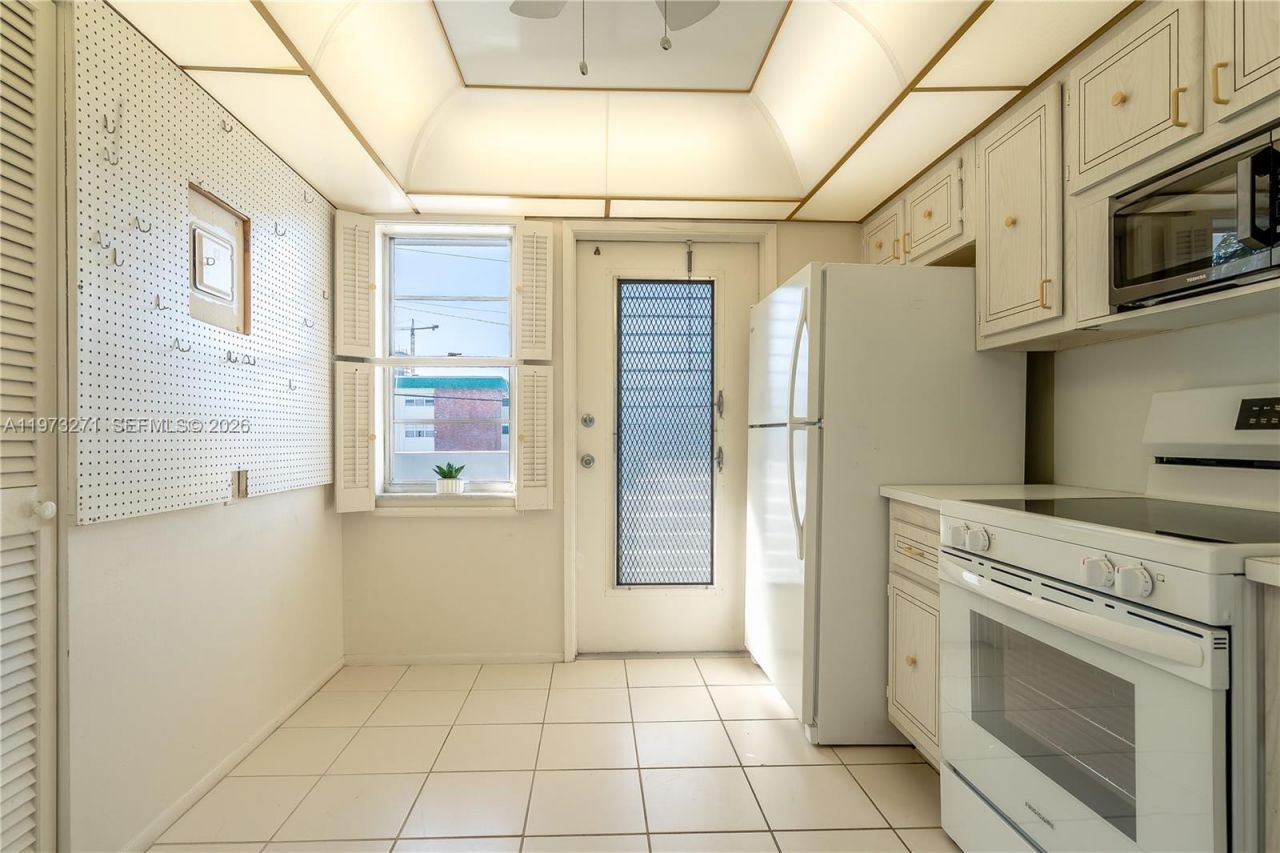 1445 Atlantic Shores Blvd, Unit 210, Hallandale Beach, FL 33009 Photo