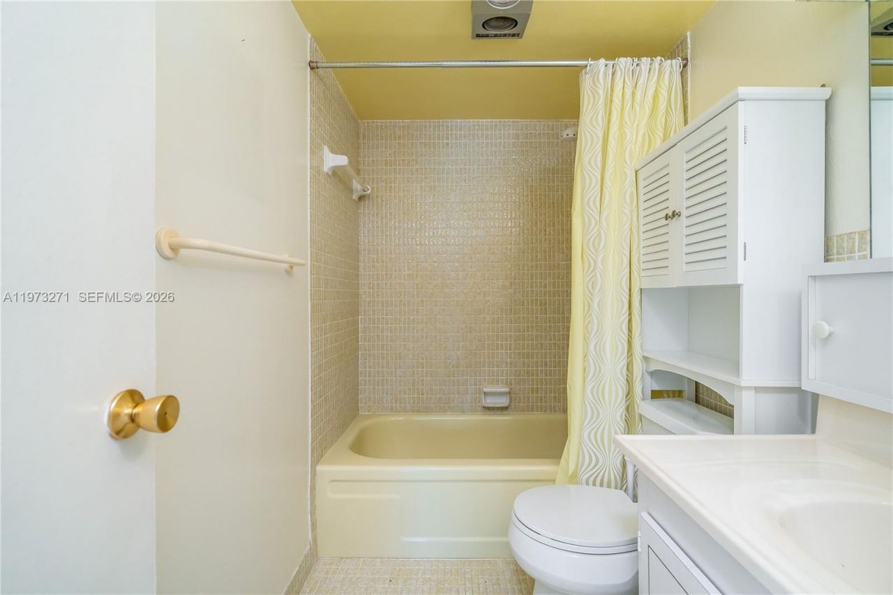 1445 Atlantic Shores Blvd, Unit 210, Hallandale Beach, FL 33009 Photo