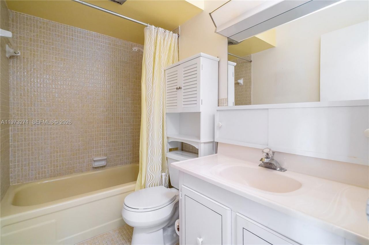 1445 Atlantic Shores Blvd, Unit 210, Hallandale Beach, FL 33009 Photo