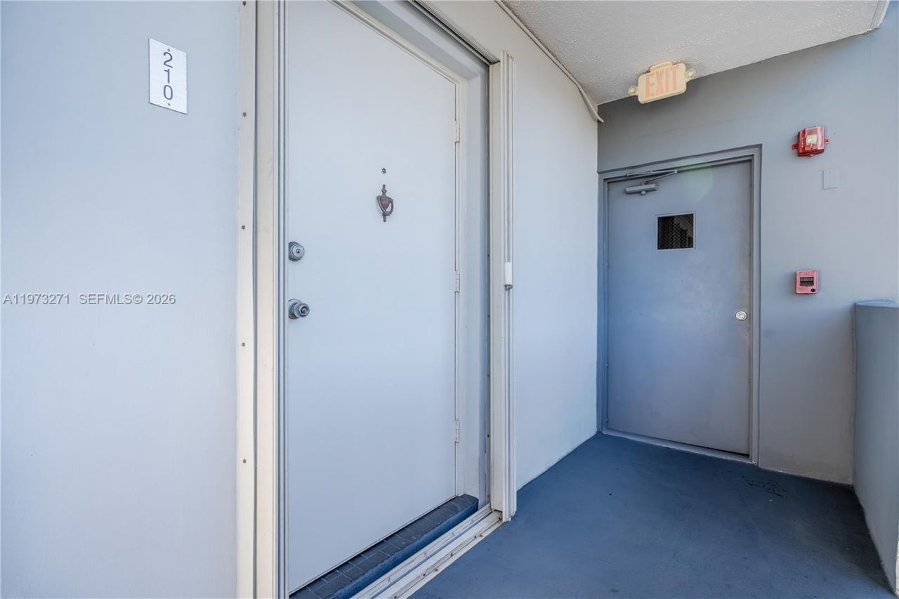 1445 Atlantic Shores Blvd, Unit 210, Hallandale Beach, FL 33009 Photo