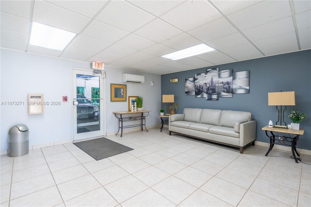 1445 Atlantic Shores Blvd, Unit 210, Hallandale Beach, FL 33009 Photo