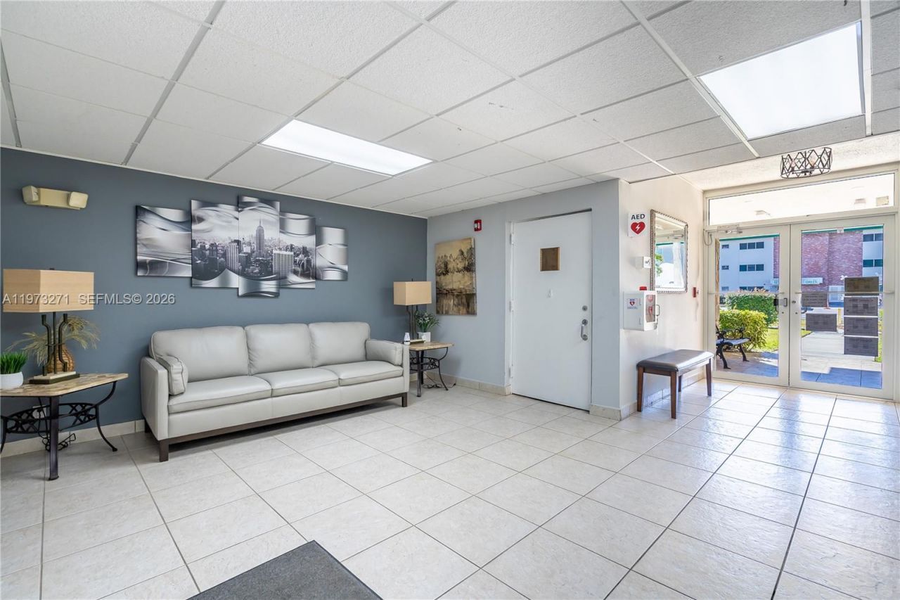 1445 Atlantic Shores Blvd, Unit 210, Hallandale Beach, FL 33009 Photo