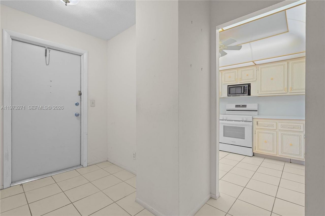1445 Atlantic Shores Blvd, Unit 210, Hallandale Beach, FL 33009 Photo