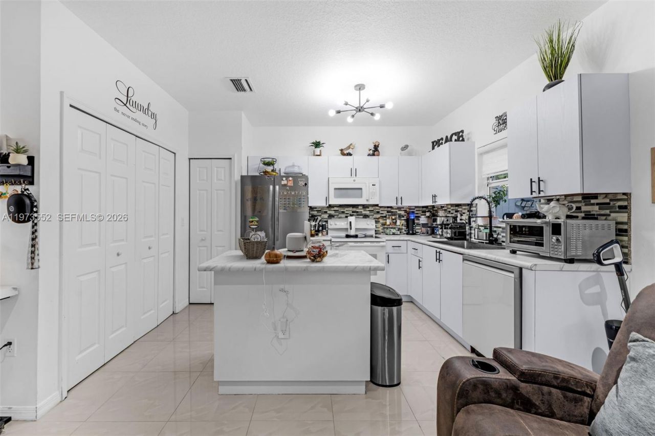 1687 SE 30th St, Homestead, FL 33035 Photo