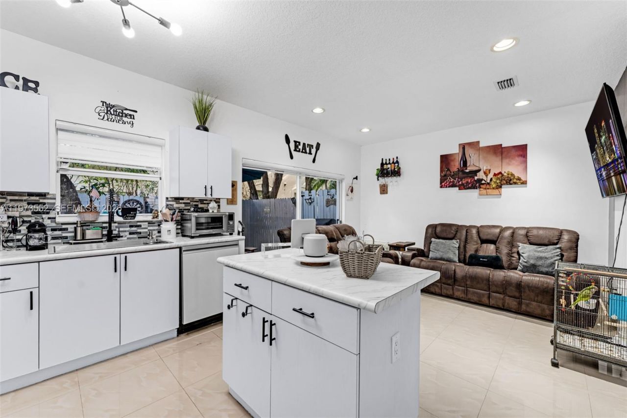 1687 SE 30th St, Homestead, FL 33035 Photo