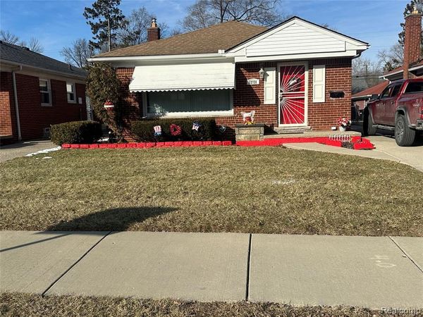 12731 W Parkway Street, Detroit, MI 48223