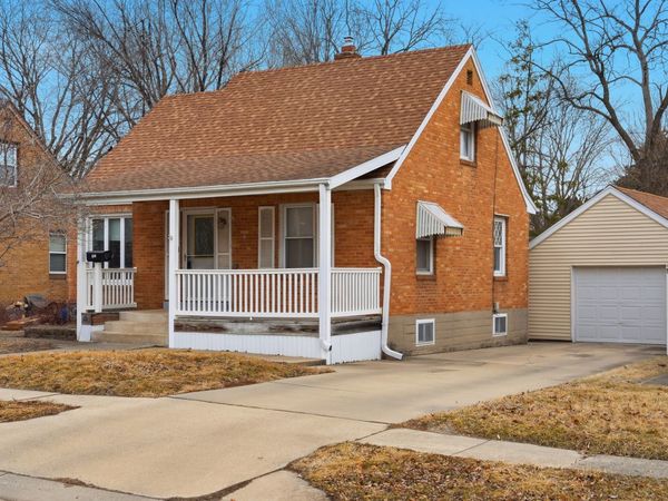 838 N Dement Avenue , Dixon, IL 61021