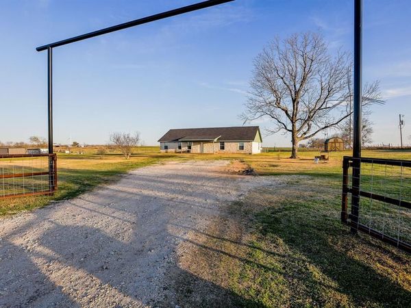 1727 Lcr 124 , Mount Calm, TX 76673