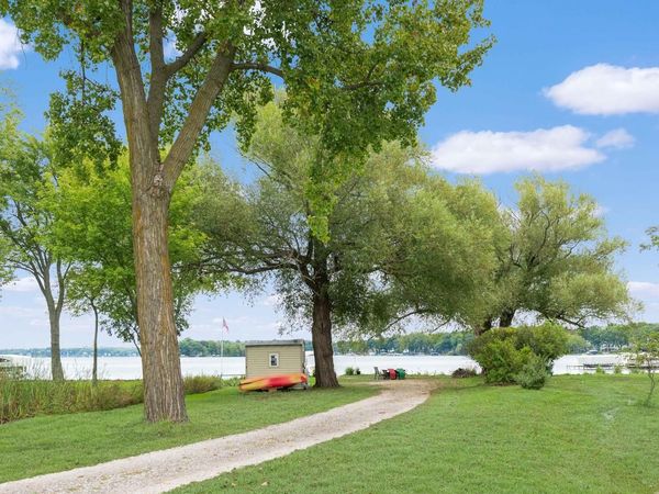 W304N2426 Maple AVENUE, Pewaukee, WI 53072