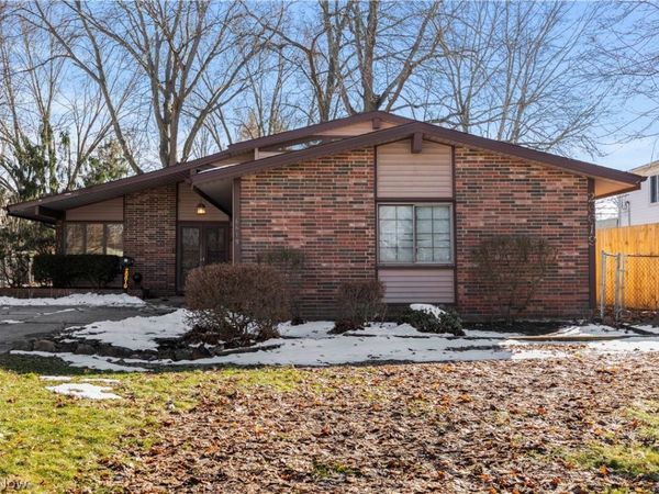 26619 Redwood Drive, Olmsted Falls, OH 44138