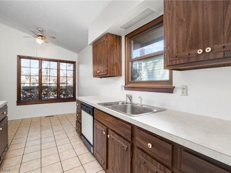 26619 Redwood Drive, Olmsted Falls, OH 44138 Photo 9