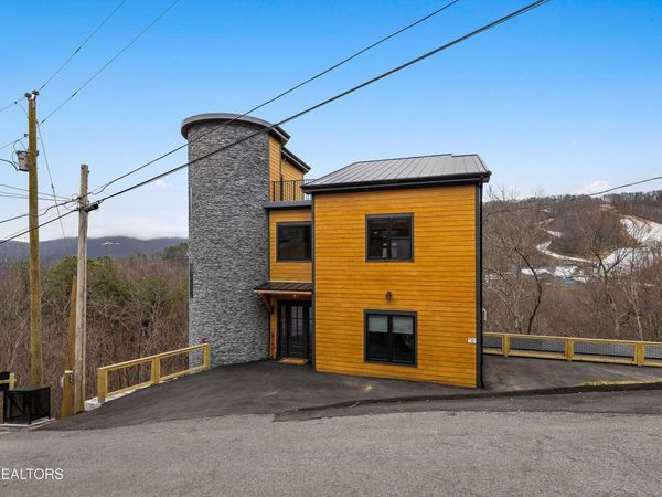 1253 Bavarian Way, Gatlinburg, TN 37738