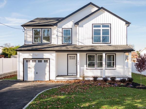 6 Gail Grace Court, Copiague, NY 11726