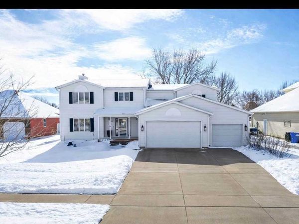 916 42nd Avenue N, Fargo, ND 58102