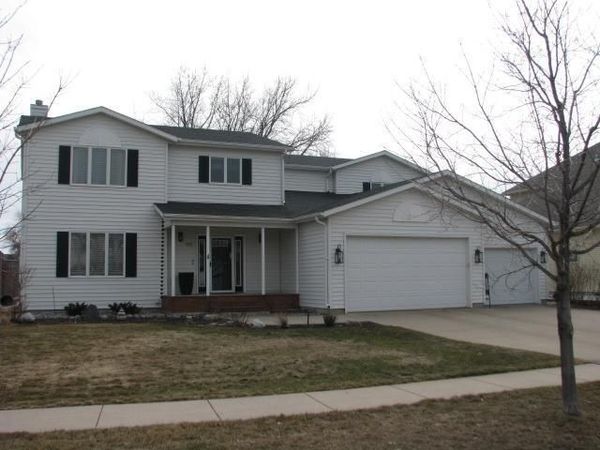 916 42nd Avenue N, Fargo, ND 58102