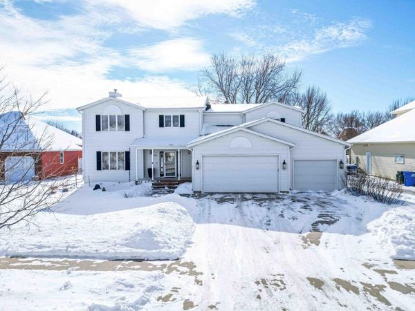 916 42nd Avenue N, Fargo, ND 58102