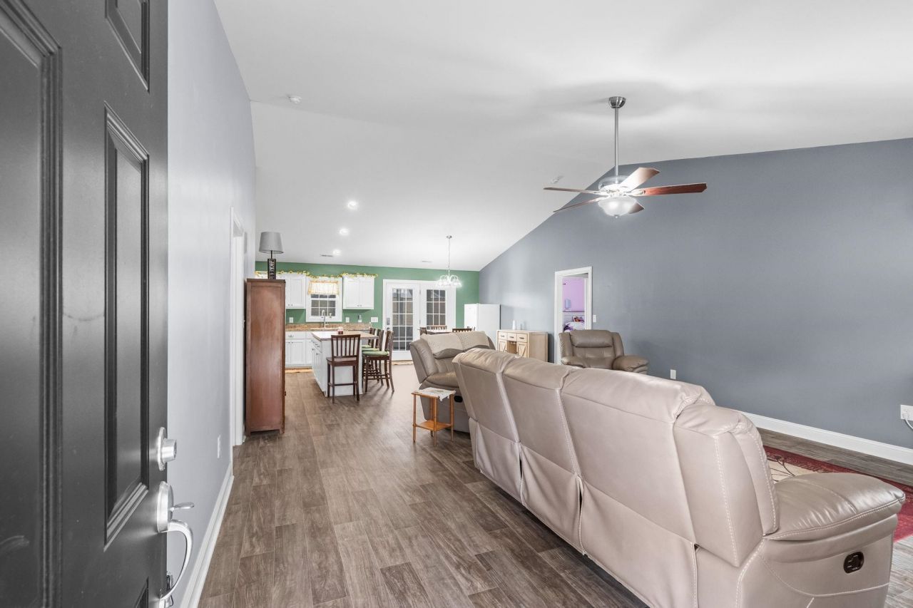 905 Futrell St. Photo 6