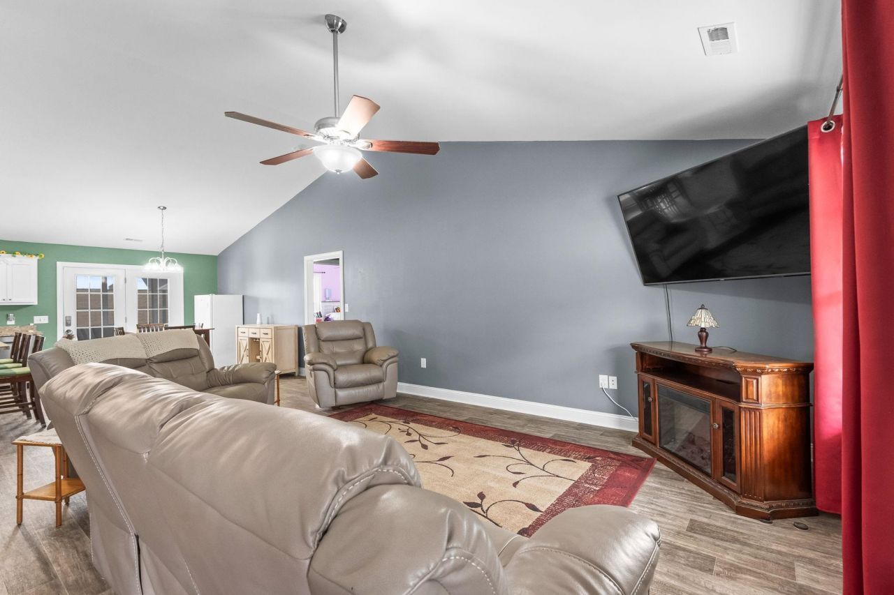 905 Futrell St. Photo 7