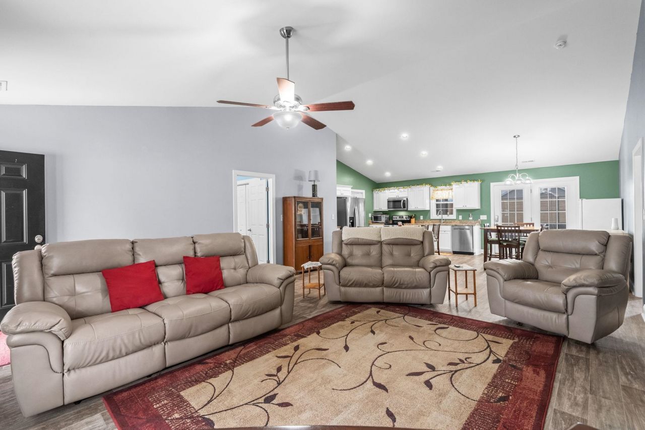 905 Futrell St. Photo 9