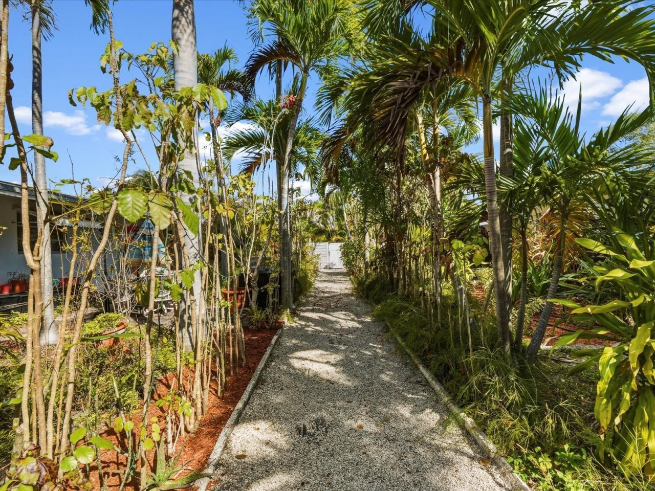 560-564 NE 34th Street, Oakland Park, FL 33334 Photo