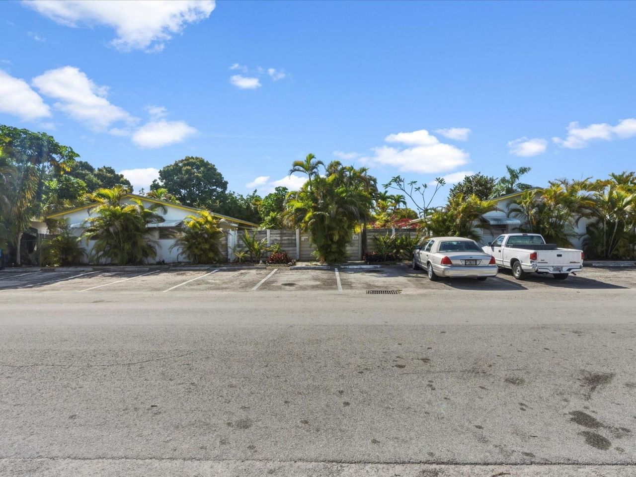 560-564 NE 34th Street, Oakland Park, FL 33334 Photo