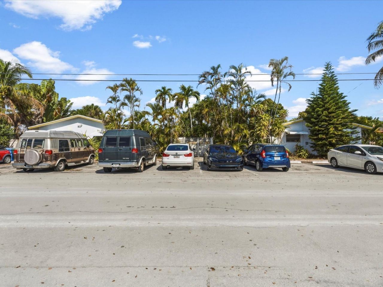 560-564 NE 34th Street, Oakland Park, FL 33334 Photo