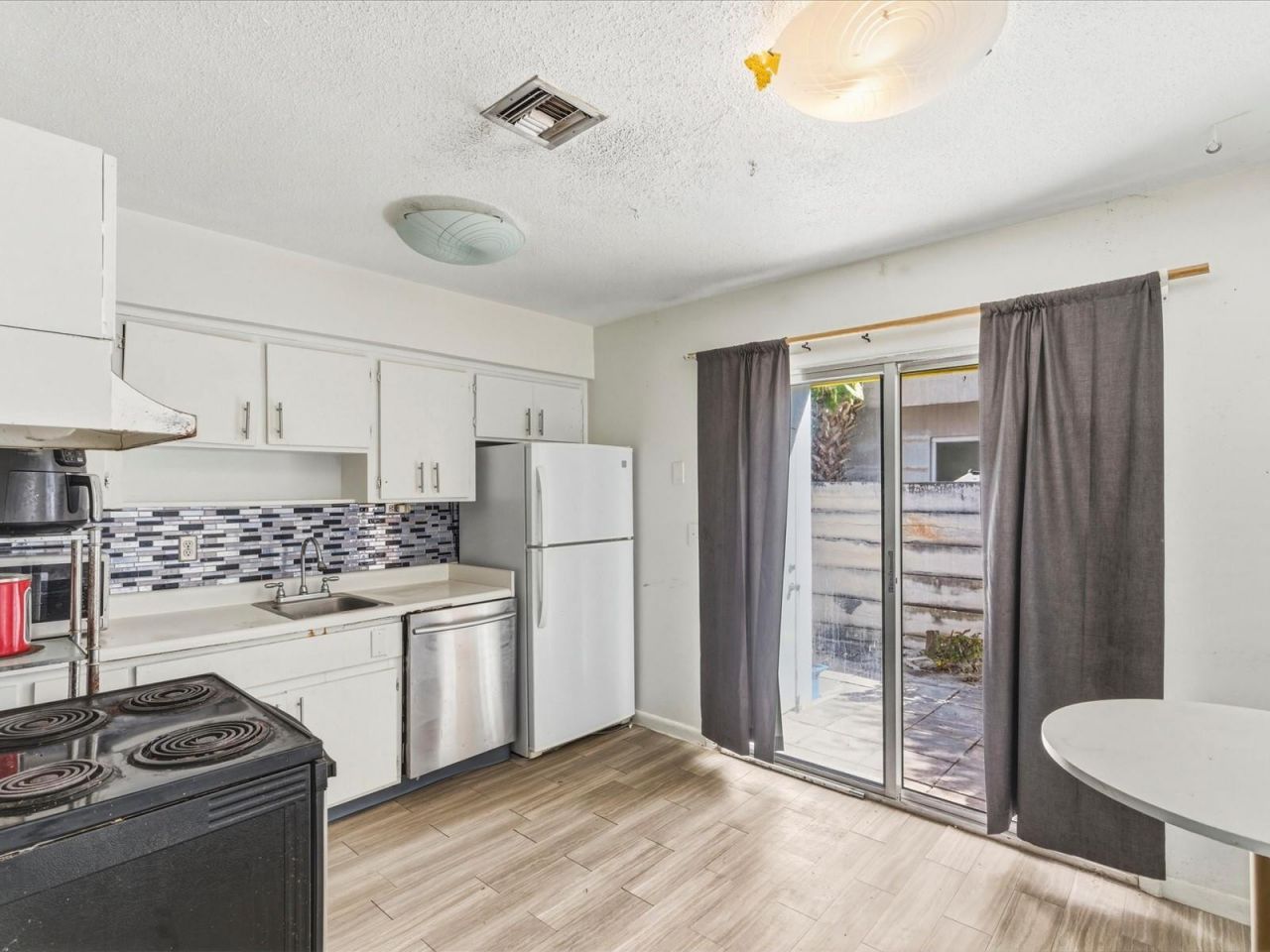 560-564 NE 34th Street, Oakland Park, FL 33334 Photo