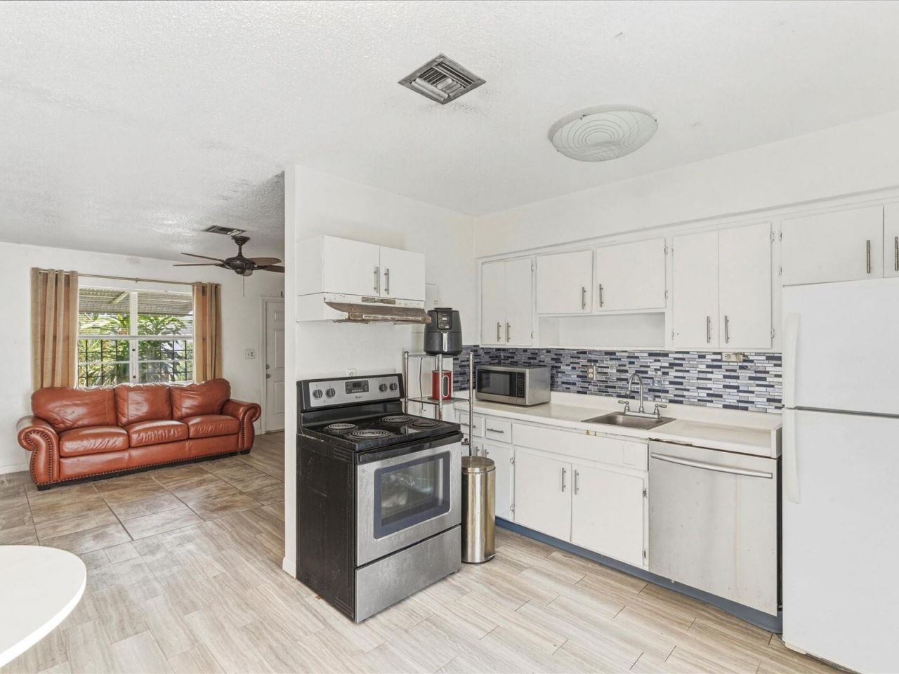 560-564 NE 34th Street, Oakland Park, FL 33334 Photo