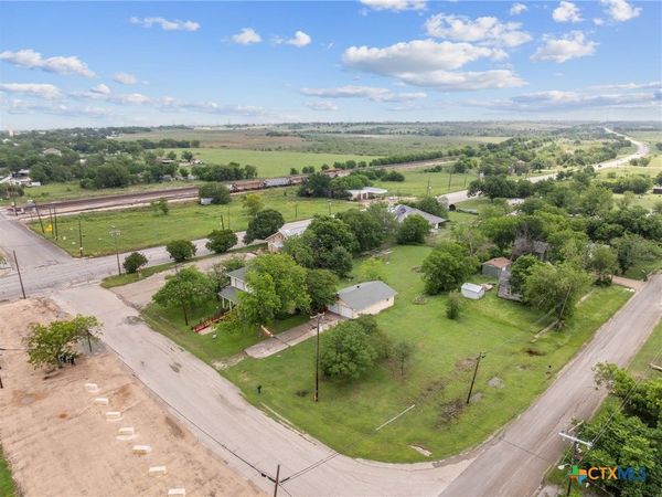 9 S Milam Street , Rogers, TX 76569
